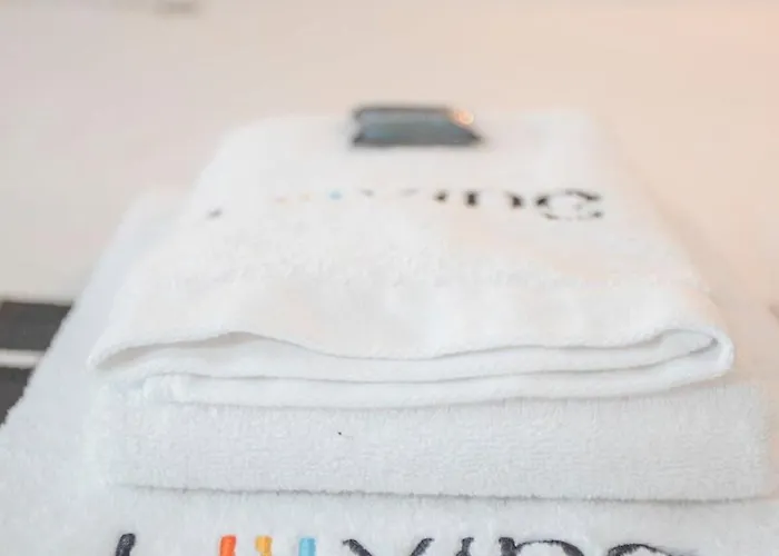 Liiiving In - Garden Light Mezzanine Apartman Porto