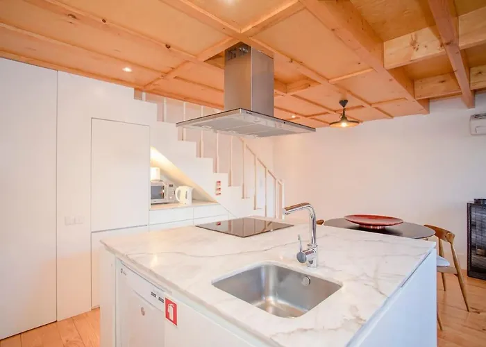 Liiiving In - Garden Light Mezzanine Apartman Porto