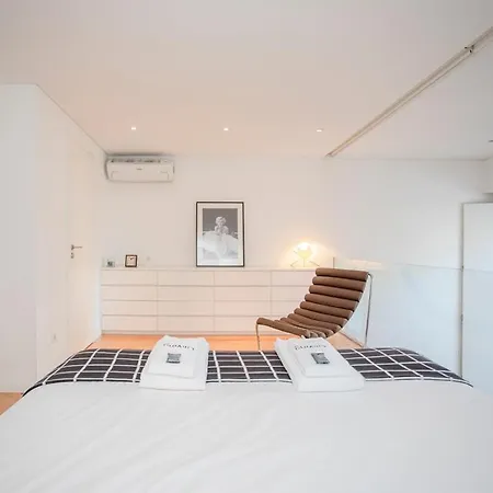 Liiiving In - Garden Light Mezzanine Apartment Porto