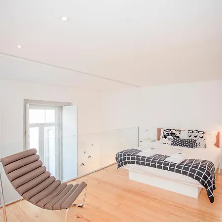 Liiiving In - Garden Light Mezzanine * Порту
