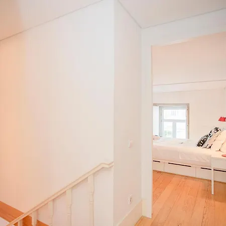 Liiiving In - Garden Light Mezzanine Порту