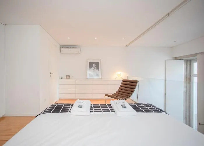 Liiiving In - Garden Light Mezzanine Porto