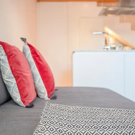 Liiiving In - Garden Light Mezzanine Apartment *